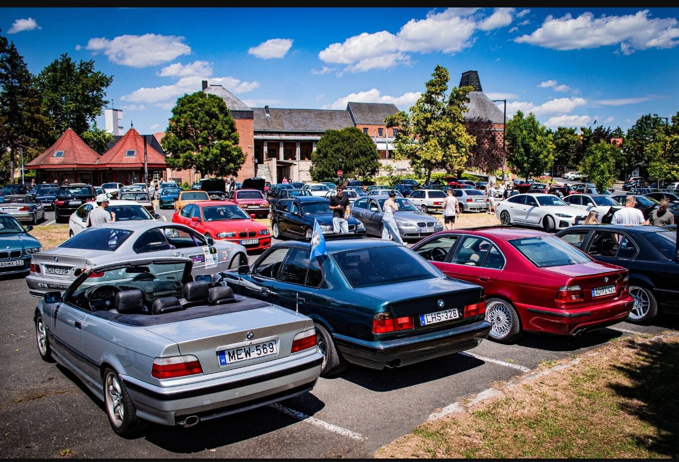 BMW Nation Hungary Találkozó 2027 – Herend, Parksétány úti parkoló